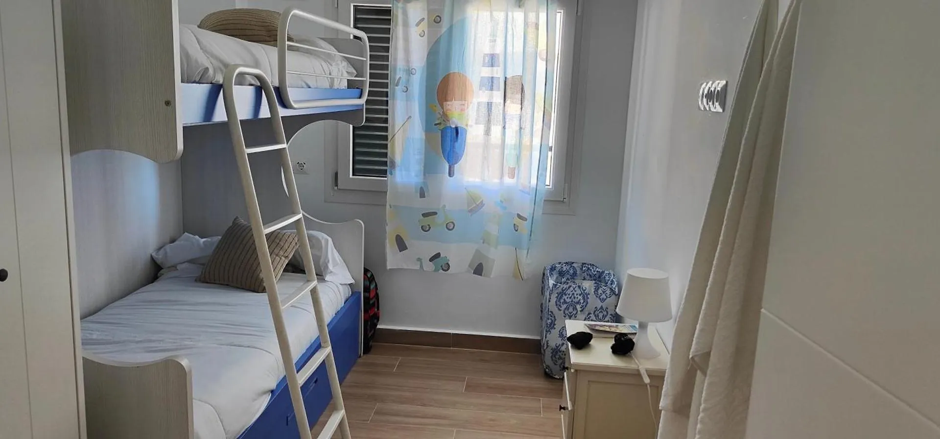 Ático primera linea zahara de los atunes y ATICO LUJO FRONTAL 4 DORM